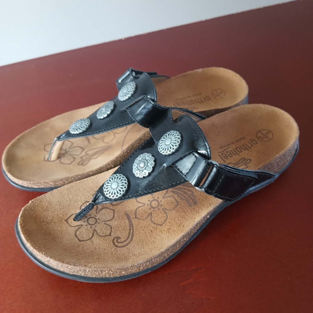 Orthaheel Cecilia black silver medallion slip on sandals size 6/37